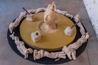 Giorgio Crisafi, Corona (Donna de Paradiso), 2013, terracotta, pietra, chiodi, tessuto, foto Paolo Sfriso