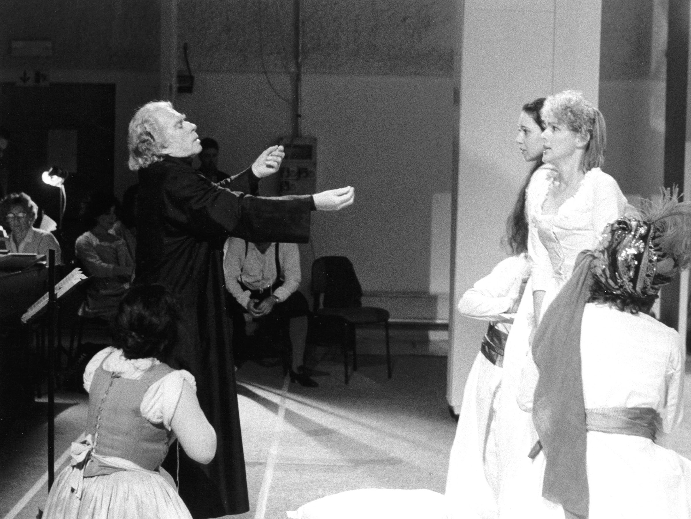 20 Giorgio Strehler durante le prove del Cos fan tutte 1997