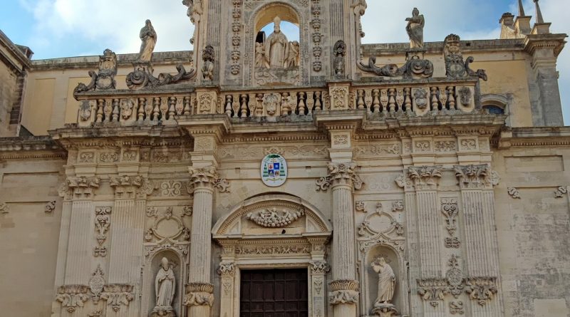 La facciata della Cattedrale:il manifesto delle nuove protezioni