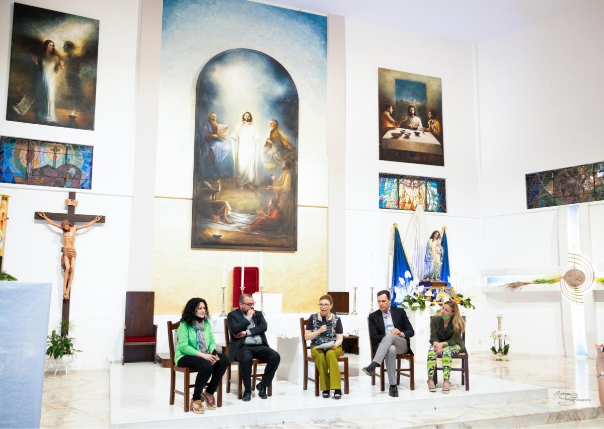francesca Mele, presentazione dei bozzetti per il completamento del ciclo di opere per la Chiesa di Sant'Antonio a Carmiano (LE), foto di Stefano Quarta