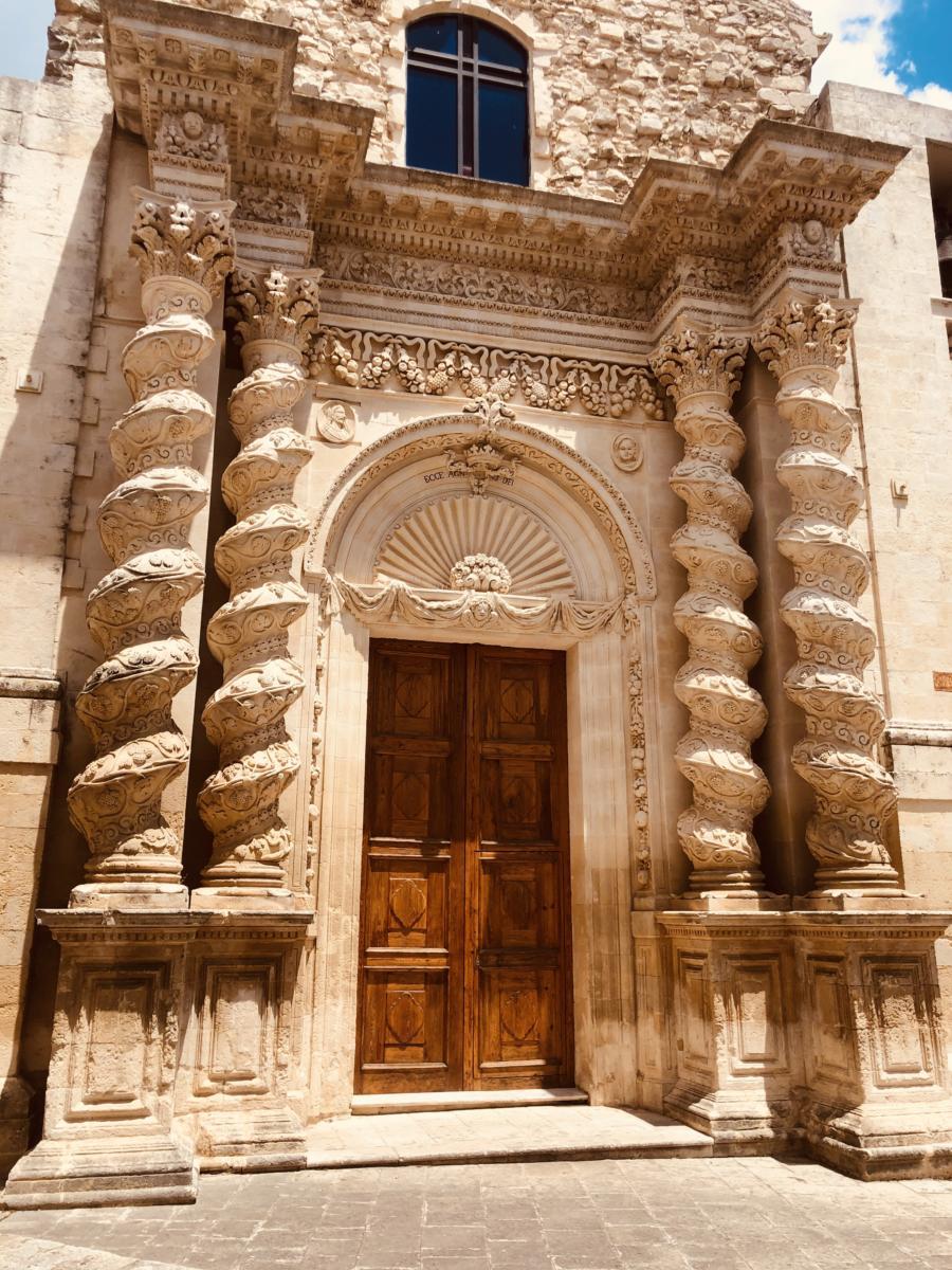 Palazzolo Acreide (SR), portale della chiesa dell'Annunziata