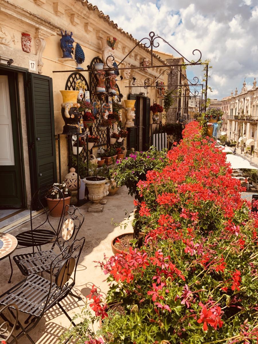 Palazzolo Acreide (SR), terrazzo su corso Vittorio Emanuele