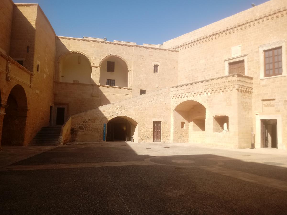 Castello di Copertino, Cortile interno 