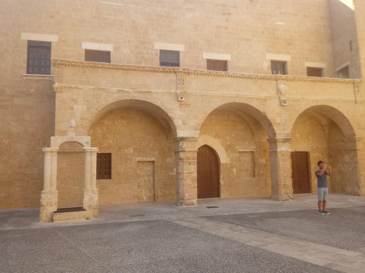 Castello di Copertino, Cortile interno 