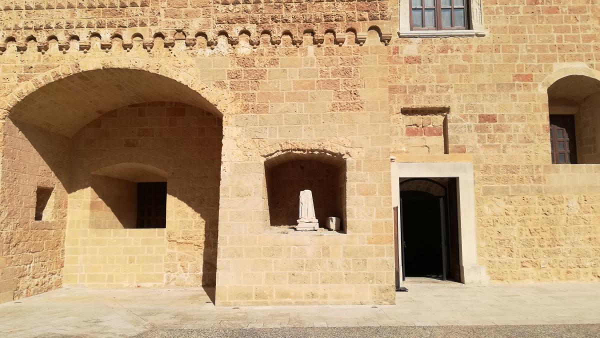 Castello di Copertino, cortile interno