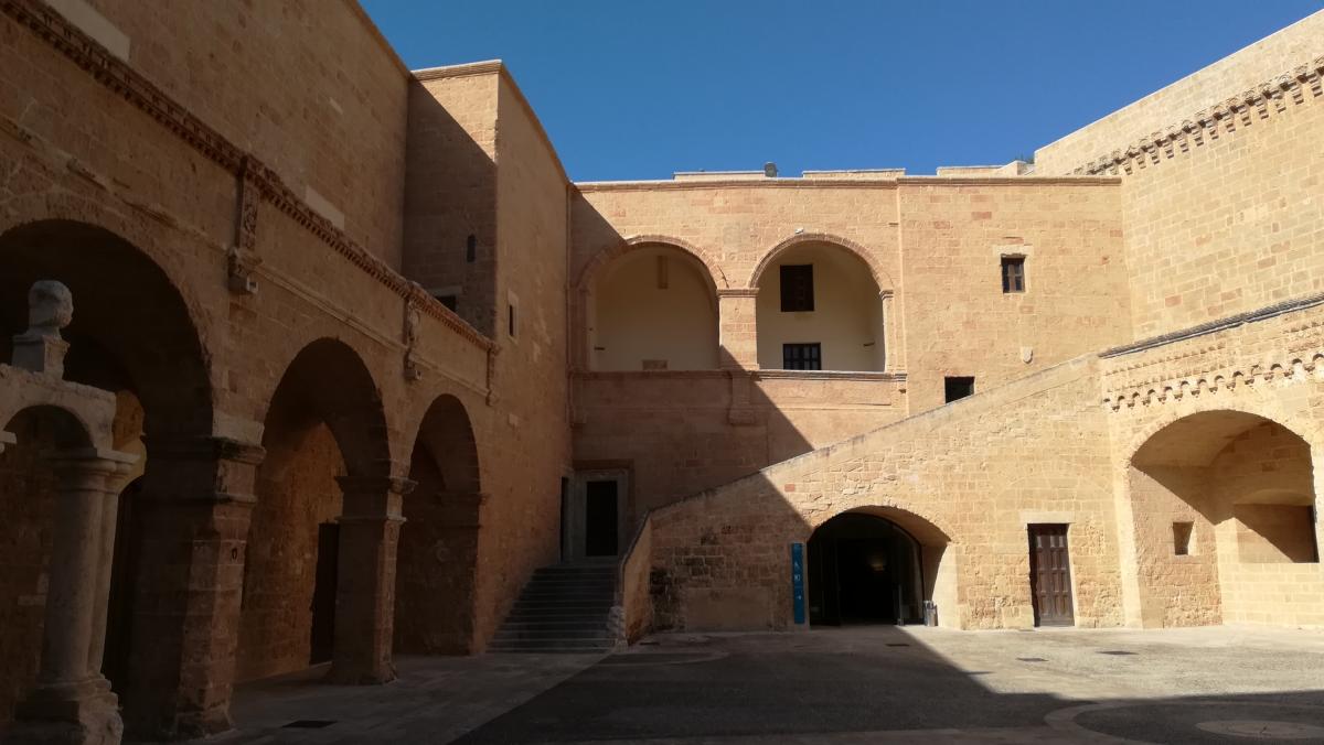 Castello di Copertino, cortile interno