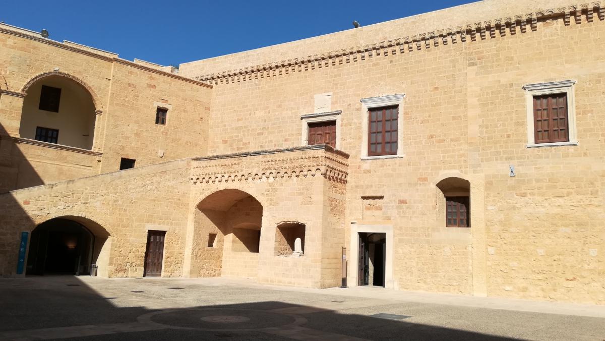 Castello di Copertino, cortile interno