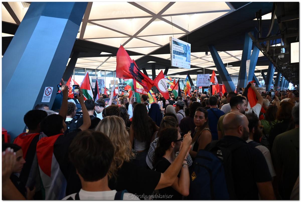 Napoli 22 Settembre 2025 Manifestazione per Gaza
