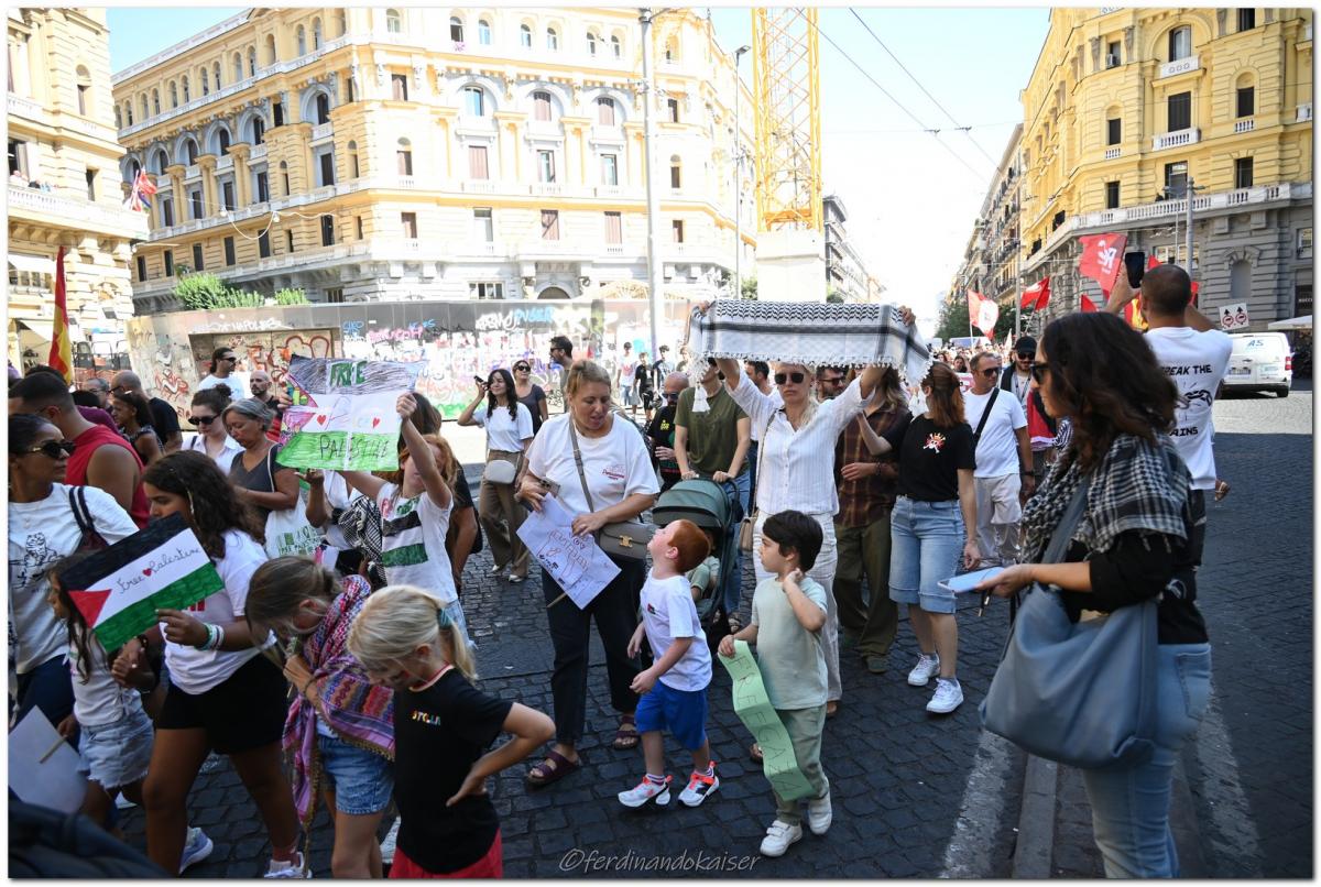 Napoli 22 Settembre 2025 Manifestazione per Gaza