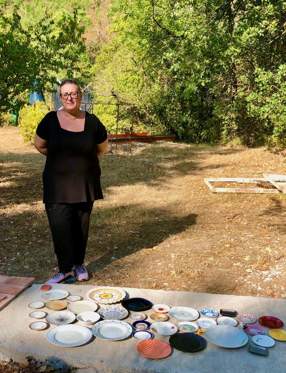 Lucia Ghionna al lavoro per la pedana del Cammino di Sant'Anna